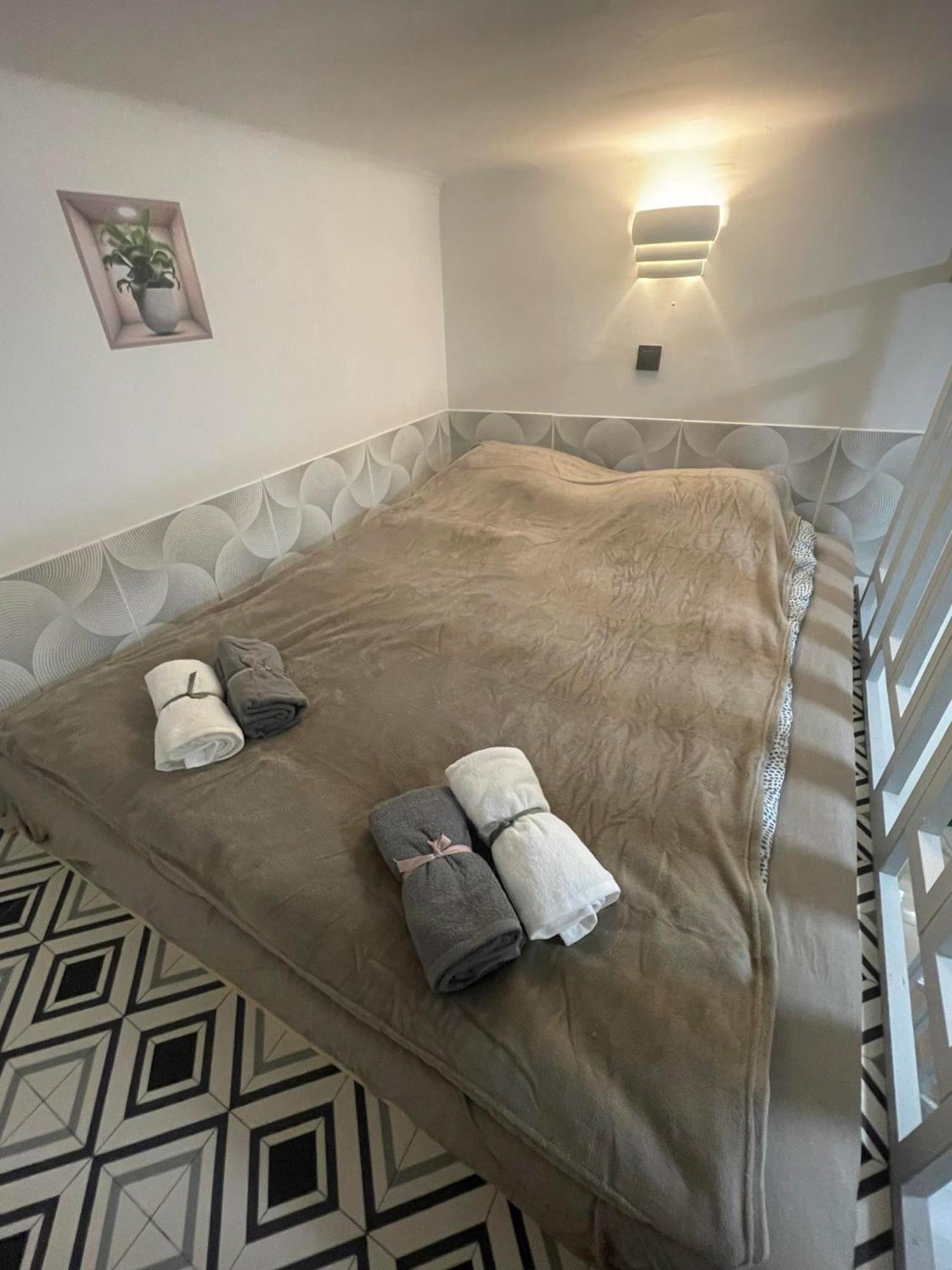 Ferienwohnung Ernesto 17 With Free Parking Possibility Budapest Exterior foto